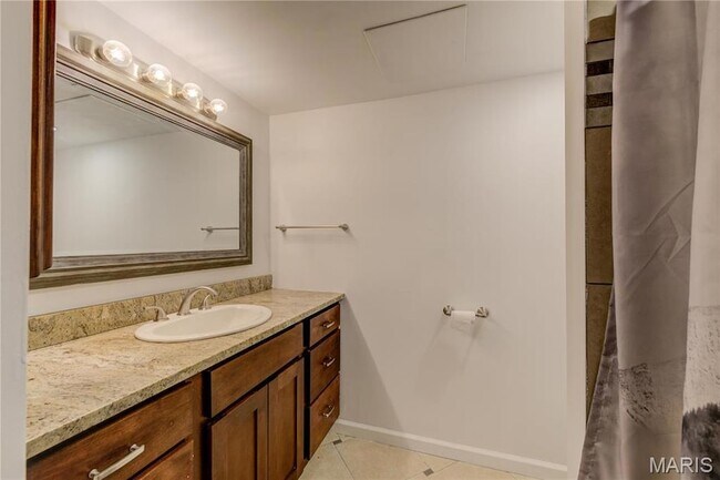 Building Photo - 1219 Blairshire Dr