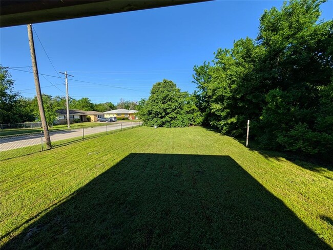 Building Photo - 1701 Sandra Dr