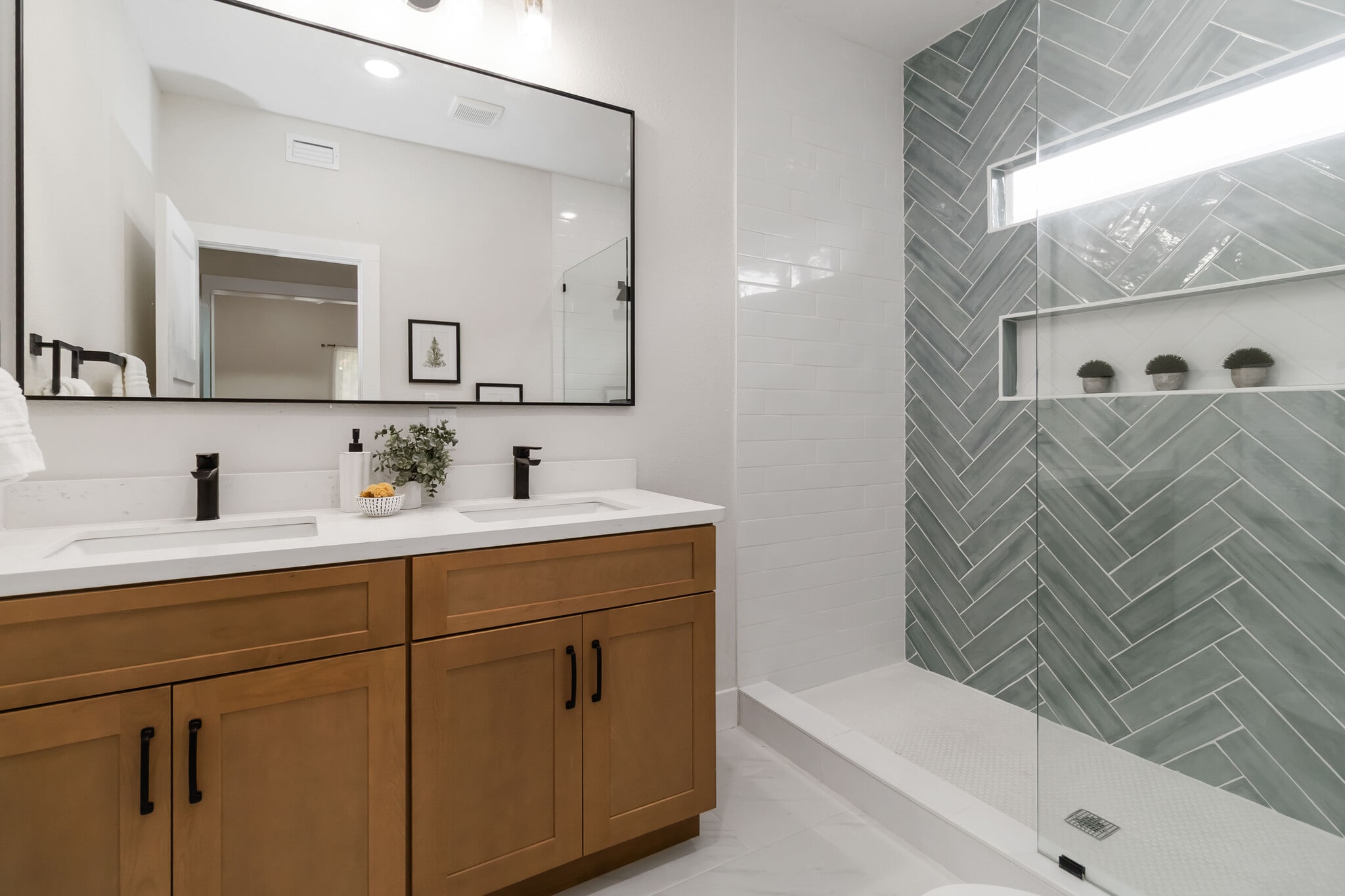 Building Photo - 237 Carle Ave