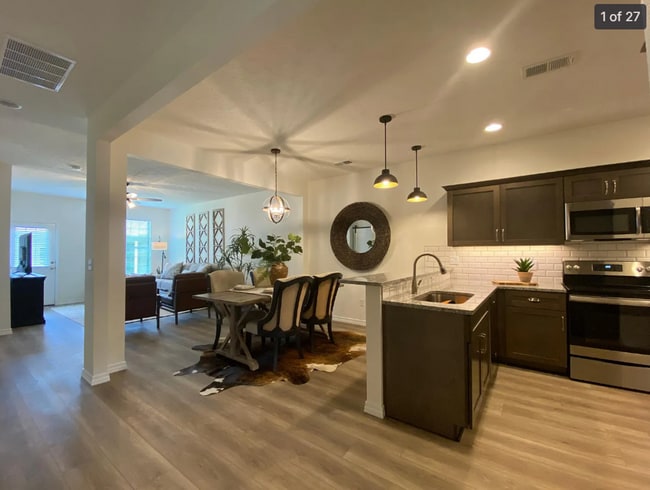 Building Photo - NEW LUXURY 2 BED 2 BATH 1 CAR GARAGE DUPLEX