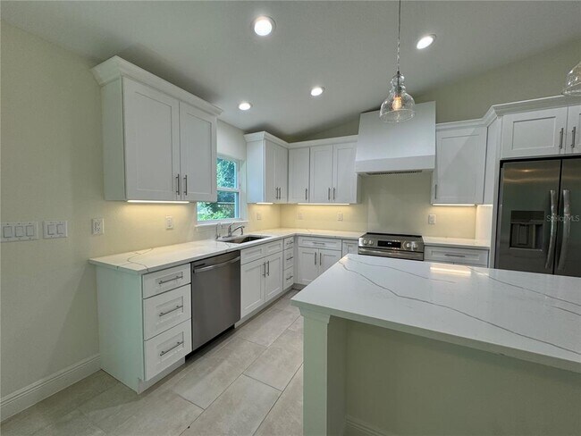 Building Photo - 1340 3rd St