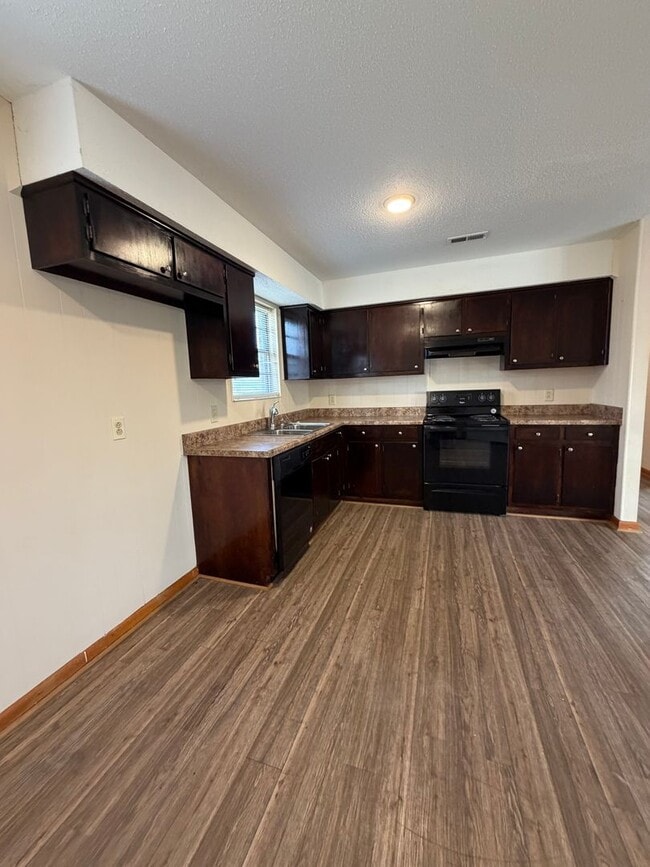 Building Photo - 189 Warden Dr