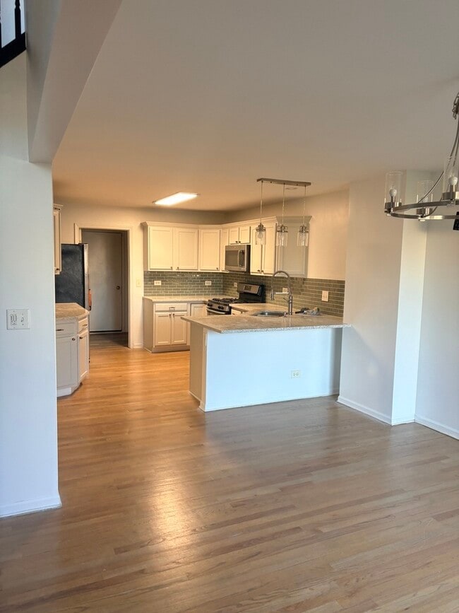 Building Photo - 610 Daisy Ln