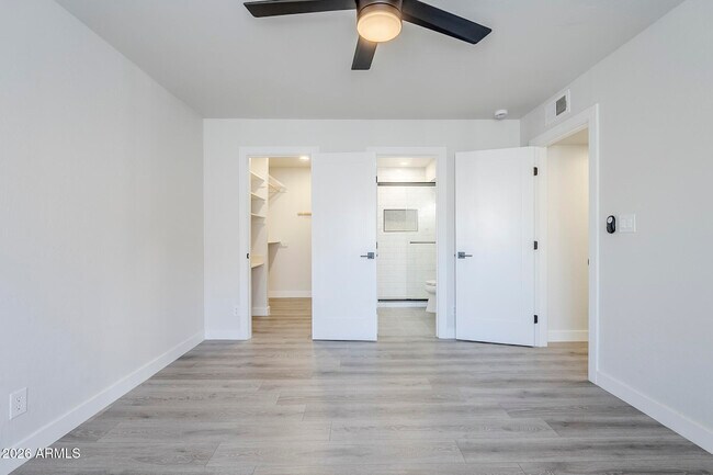 Building Photo - 2959 N 68th Pl