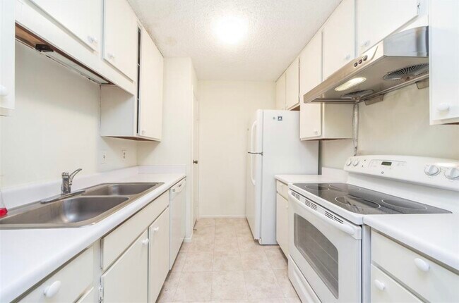 Building Photo - 10049 Westpark Dr