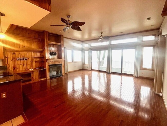 Building Photo - Gorgeous Water Front Home with Beach Access