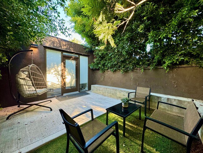 Building Photo - Stunning Furnished Mission Hills Studio w/...