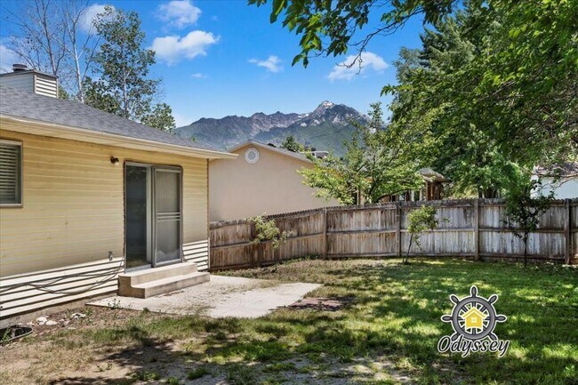 Building Photo - 2066 E 10095 S