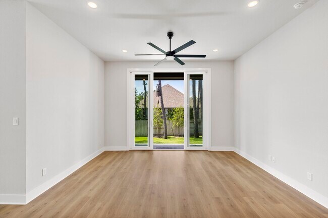 Building Photo - 415 N Hillary Step Pl