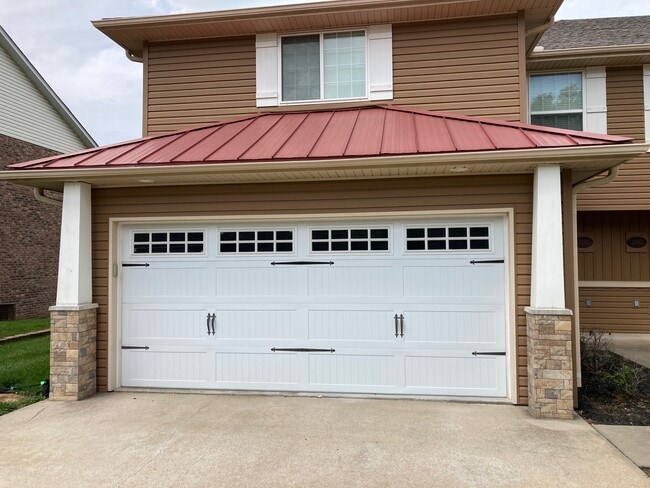 Building Photo - 2880 E Main St