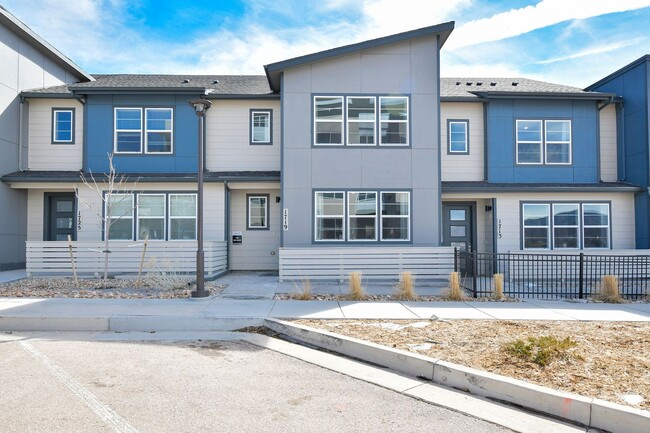 Building Photo - Gorgeous Townhome at Victory Ridge!