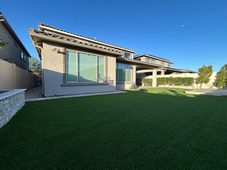 Building Photo - 8909 W Missouri Ave