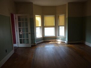 Building Photo - Charming 1 bedroom on 2nd floor of 2 famil...