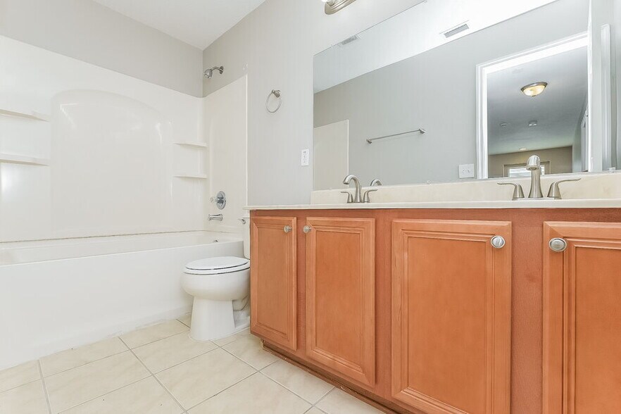 Building Photo - 9121 Lantern Oak Way