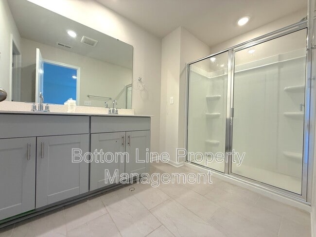 Building Photo - 1066 Plumcrest Dr