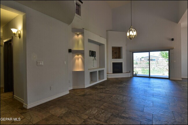Building Photo - 5649 Valley Maple Dr