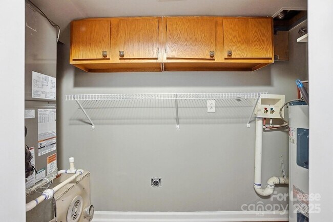 Building Photo - 229 N Poplar St