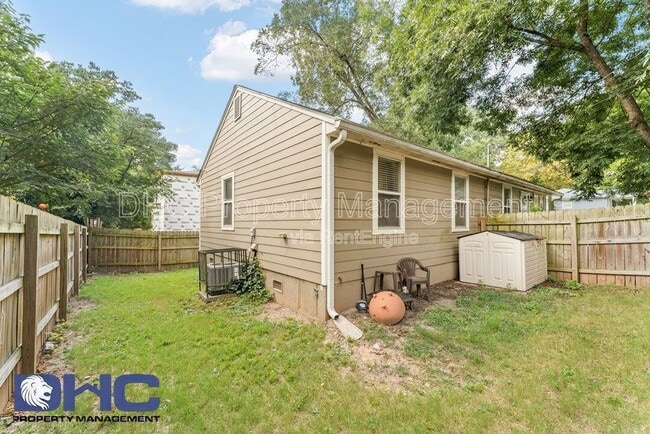 Building Photo - 1076 Hubbard St SW