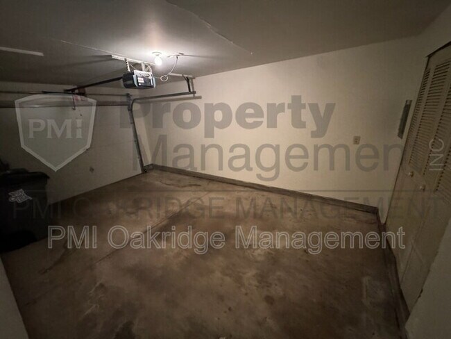 Building Photo - 591 Stonyridge Ave