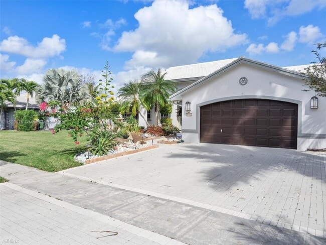 Building Photo - 3 br, 3.5 bath House - 2950 NE 188th St Ap...