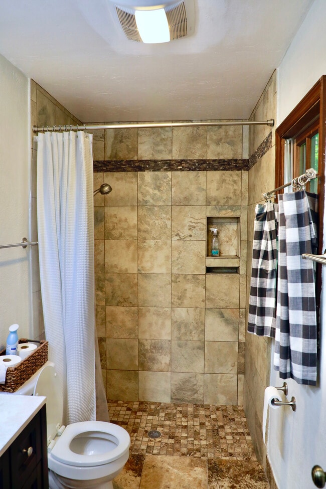 Building Photo - Founders Hill Haile Plantation