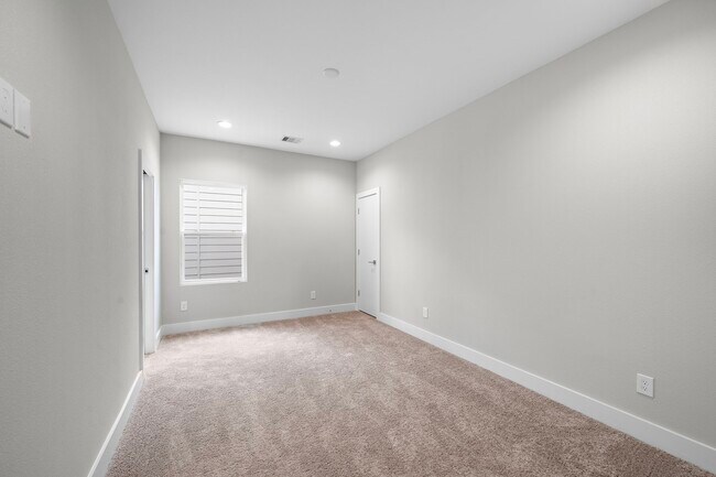 Building Photo - 8138 Esther Acres Ln