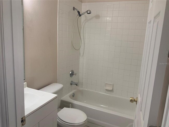 Building Photo - 1705 Chatham Cir