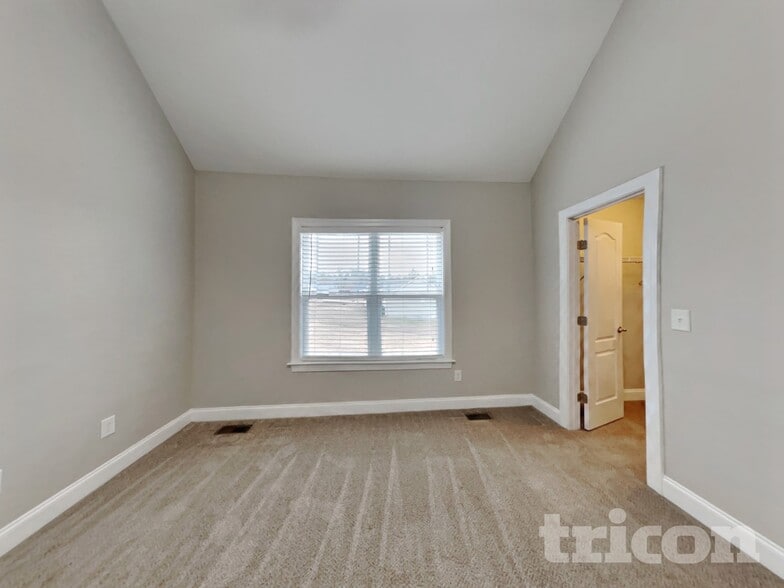 Building Photo - 335 Oxfordshire Dr