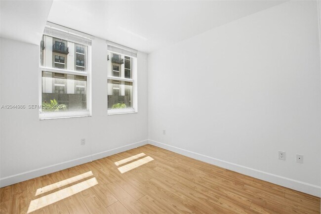 Building Photo - 4100 Salzedo St