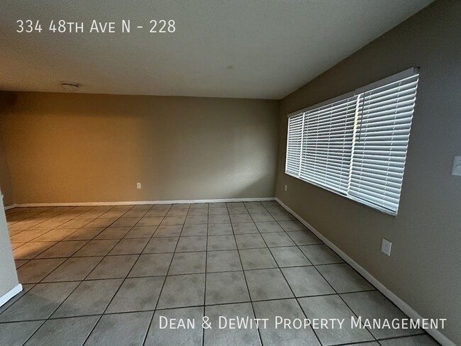 Building Photo - 1/1 Condo in St. Pete - For Rent