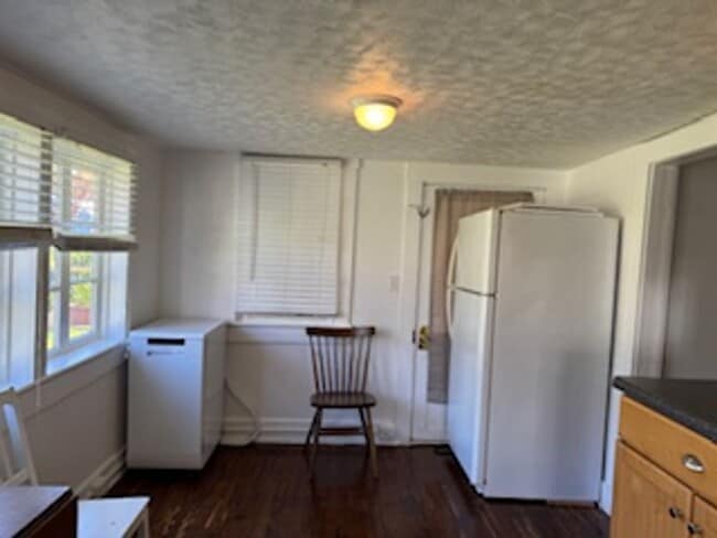 Building Photo - Guest House on Main Street
