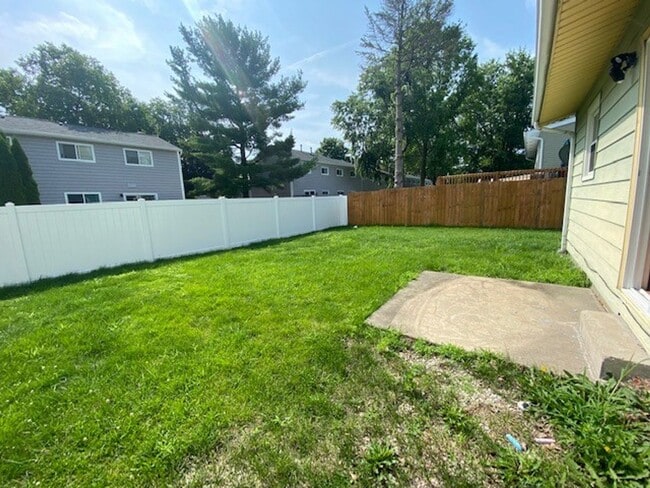 Building Photo - Beautiful 3 bedroom/2 bath home in South W...