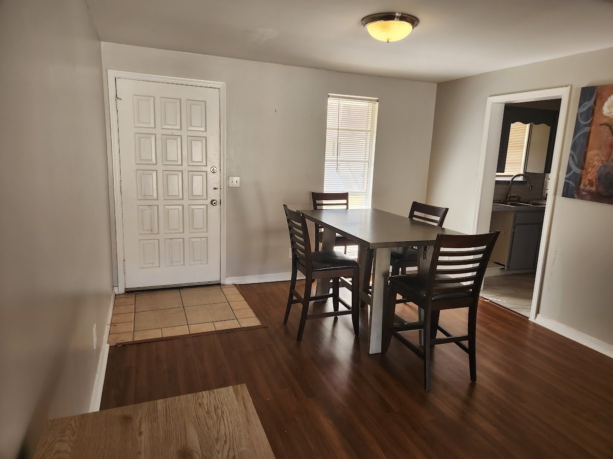 Dining Area - 1713 El Camino Rd