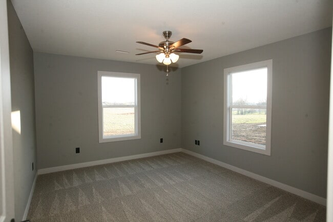 Building Photo - 2 bed 1 bath Duplex-Savannah Schools!