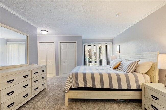 Building Photo - 727 Davis Rd