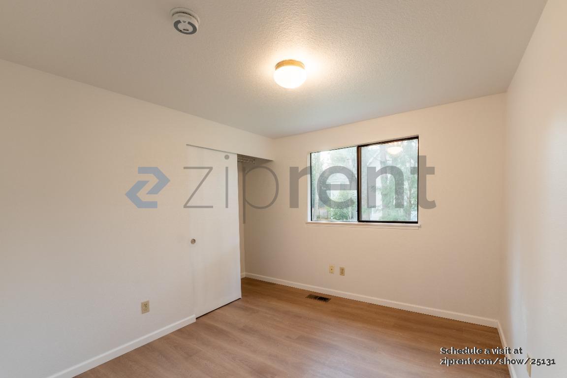 Building Photo - 10617 181st Ave NE