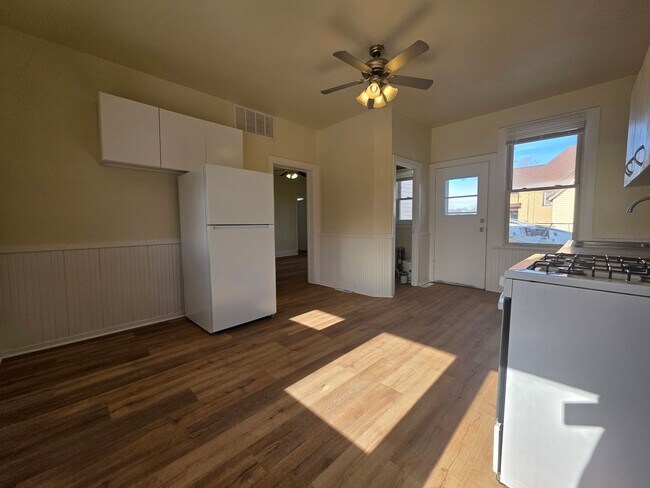 Building Photo - 1816 Wollmer St