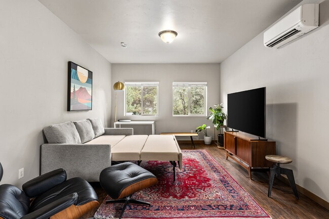 Building Photo - Beautiful 1-Bedroom ADU in Wood River Village – Walk to the River & Old Mill