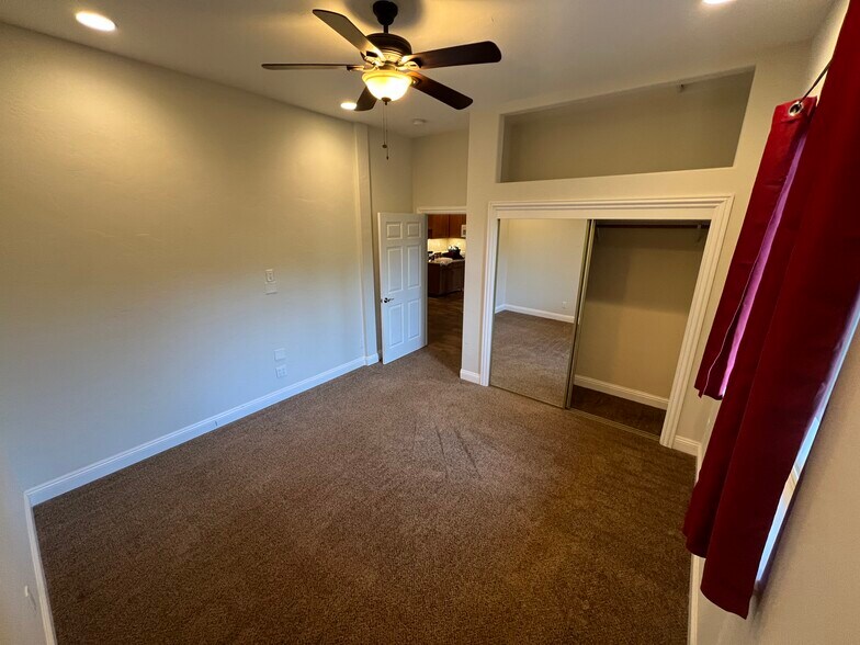 Building Photo - 10653 Douglas Ln