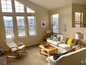 Building Photo - Fabulous Third Floor Two Bedroom With Views!