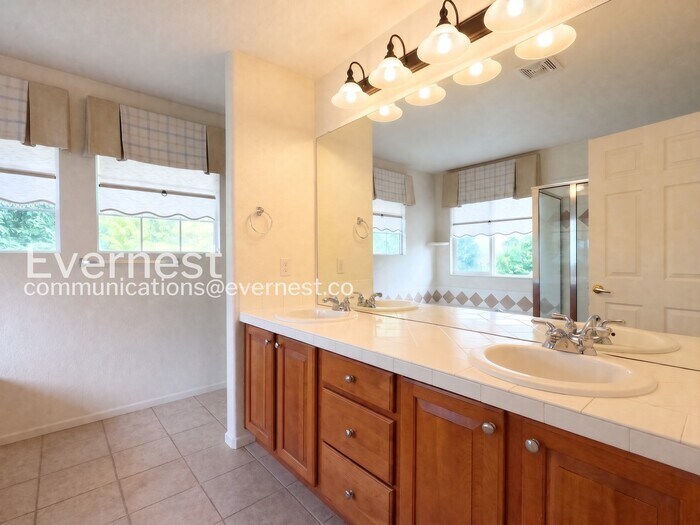Building Photo - 6238 Westchase Rd