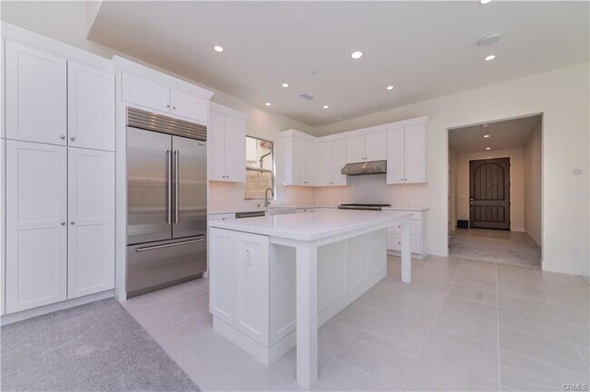 Building Photo - 120 Rimstone