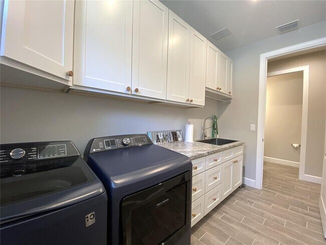 Building Photo - 4520 CRESTPOINT Wy