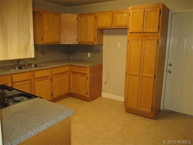 Building Photo - 2 Bed 1 Bath Rental Home - Tulsa