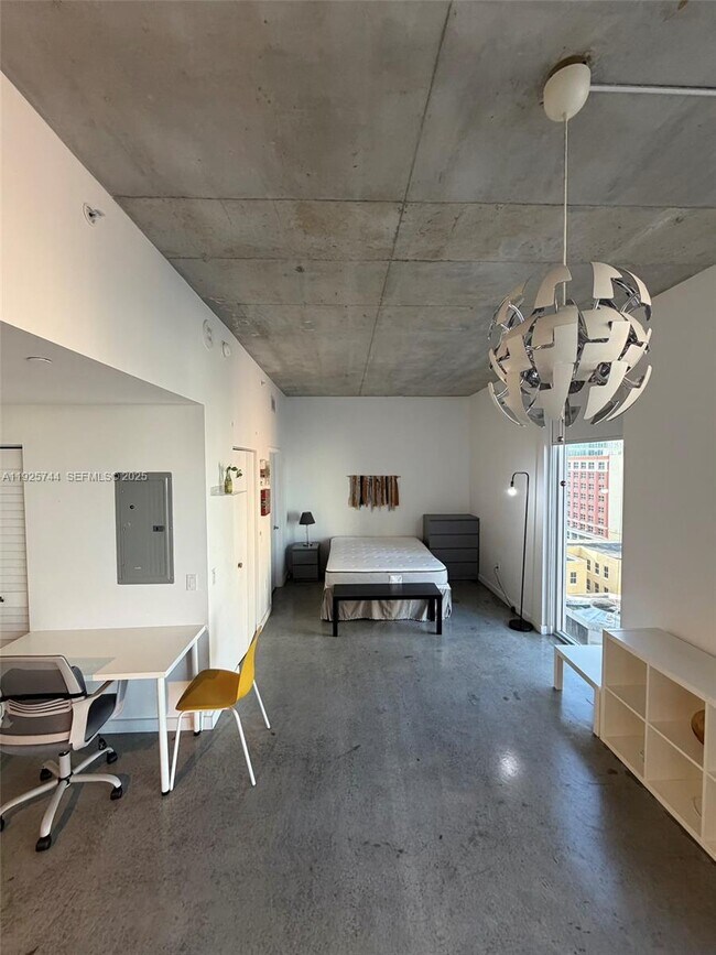 Building Photo - 151 SE 1st St