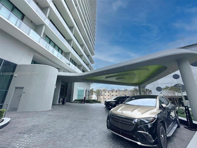 Building Photo - 501 NE 31st St