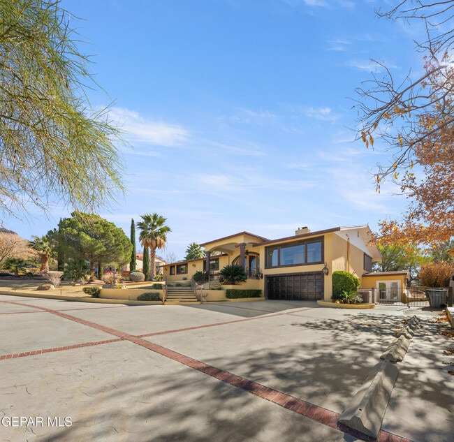 Building Photo - 6204 Pinehurst Dr