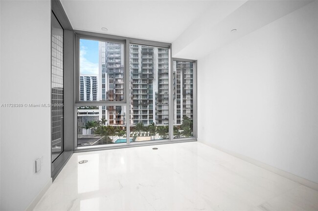 Building Photo - 300 Biscayne Blvd Way