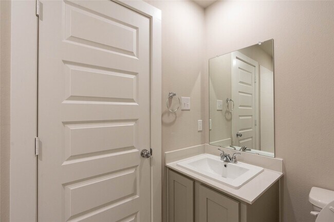 Building Photo - 712 Melody Hl Dr
