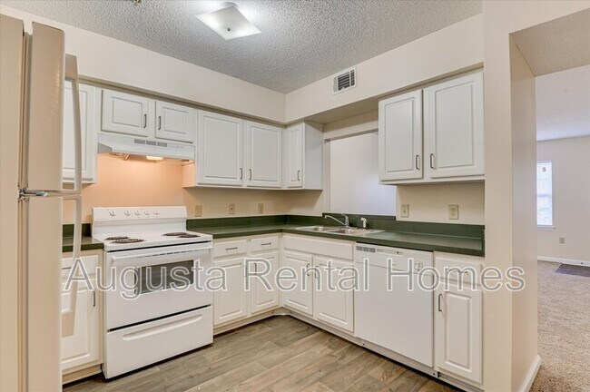 Building Photo - 1425 Lee Beard Way